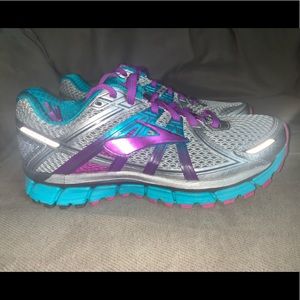 New Brooks Sneaker- sz 7.5 narrow
